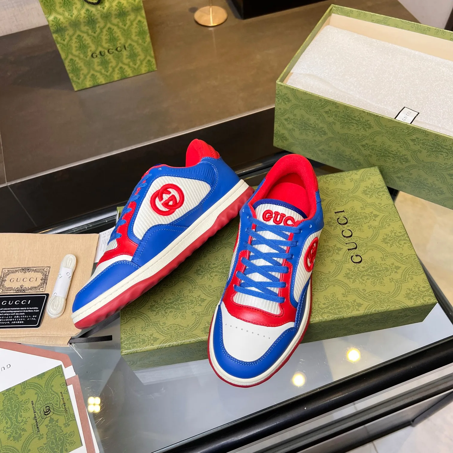 👟👟Ex-factory price 520👟👟 Top version, full styling effect, instant sales of the common practice of soft treading in the market, 💣💣💣Gucci2023 early spring Gucci G home latest hot style MAC80 sports shoes couple style casual retro distressed dirty shoes small dirty shoes small white shoes🌸🌸🌸 original purchase and development Production Gucci MAC80 new hot-selling series. The exquisite and compact interlocking double G logo romantically interprets the aesthetic concept of this series. Made of off-white leather, ▪️Material: original customized imported first-layer cowhide ▪️Inner lining: original customized imported breathable mesh ▪️Outsole: original molded two-color TPU outsole ▪️Sole thickness: 3CM ▪️Size: women's 35-40 / men's 39-45